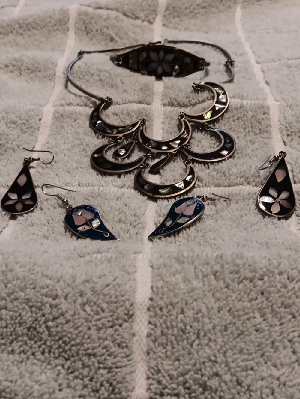 Mother of Pearl Inlay Necklace/ Bracelet/ Earring Set Black Plus Extra Earrings